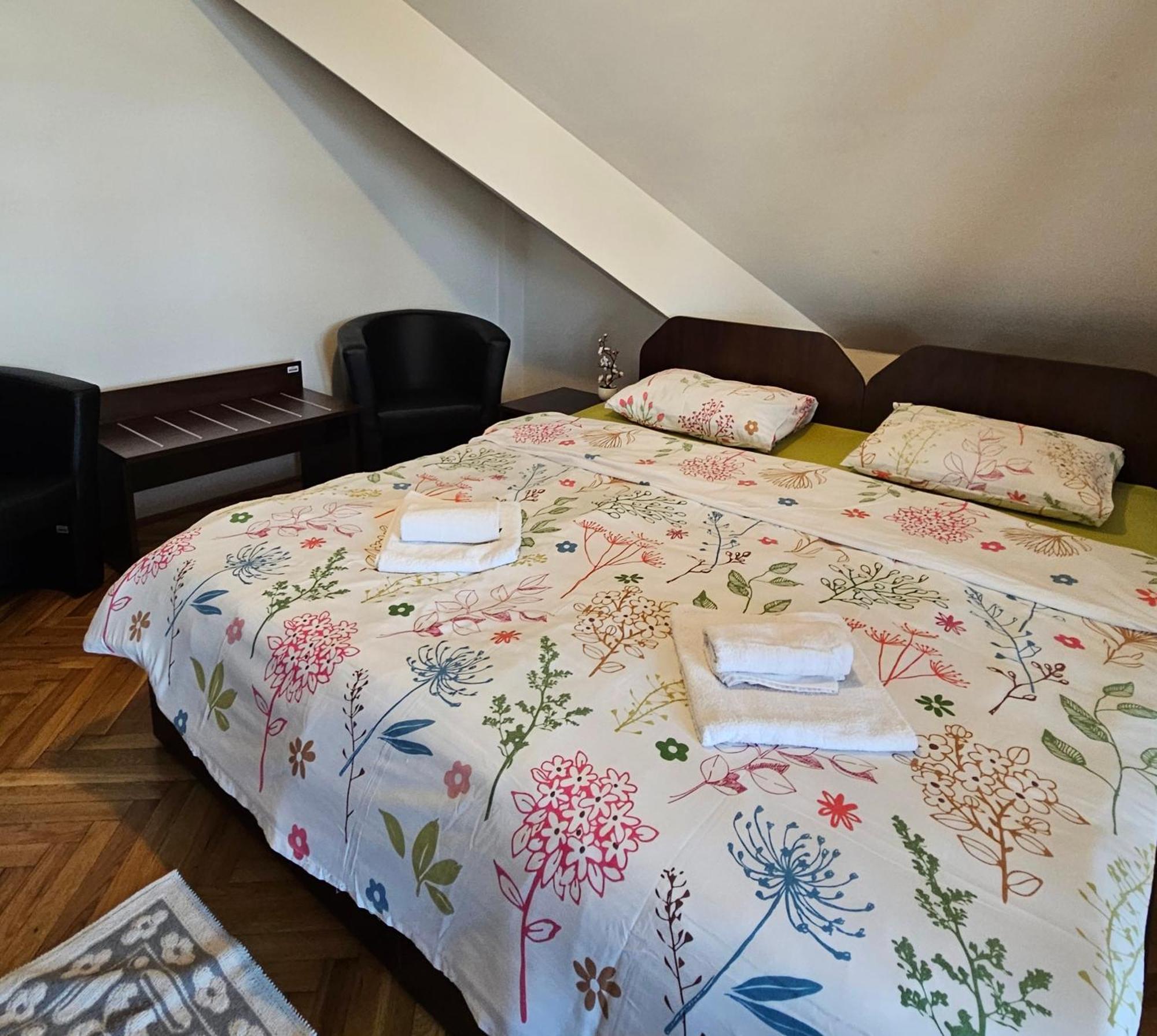 Apartment Zarnesti City Centre Vmp Free Parking Eksteriør bilde