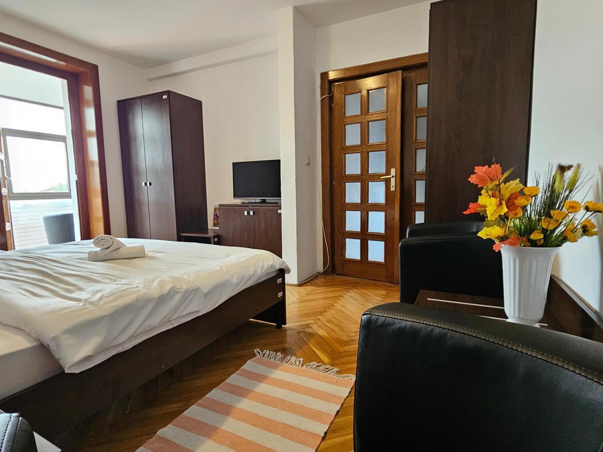 Apartment Zarnesti City Centre Vmp Free Parking Eksteriør bilde