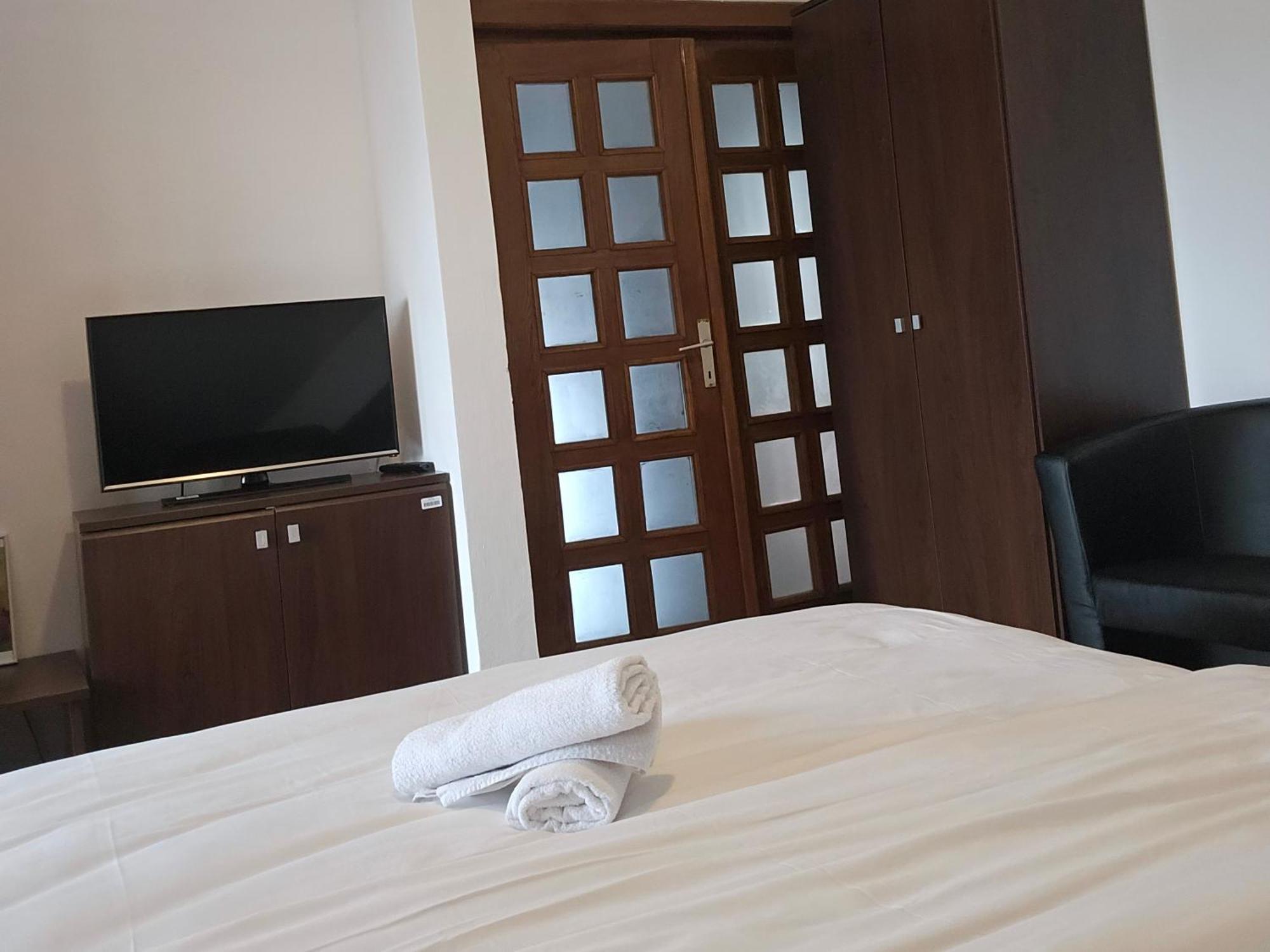 Apartment Zarnesti City Centre Vmp Free Parking Eksteriør bilde